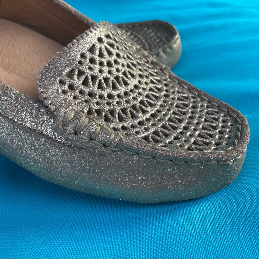 UGG Women's Clair Driver Loafer Metallic Gold Leather Size 7.5 Shoes - Picture 2 of 15